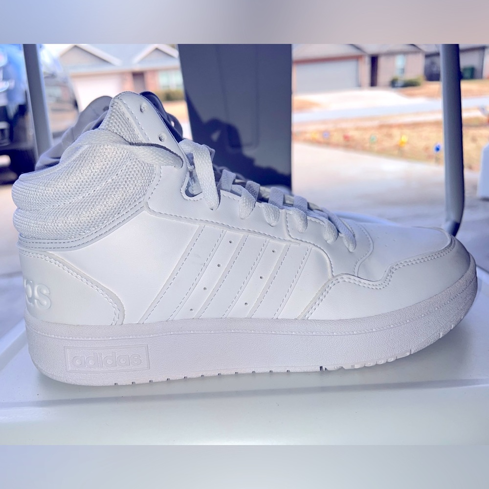 Adidas Hoops 3.0 Mids size 7, worn once!!